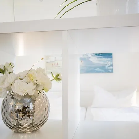 Kleines-versteck * Westerland